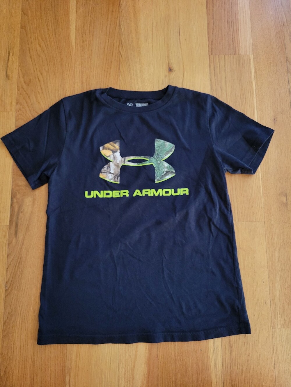 Youth medium Under Armour Camo Logo T-Shirt